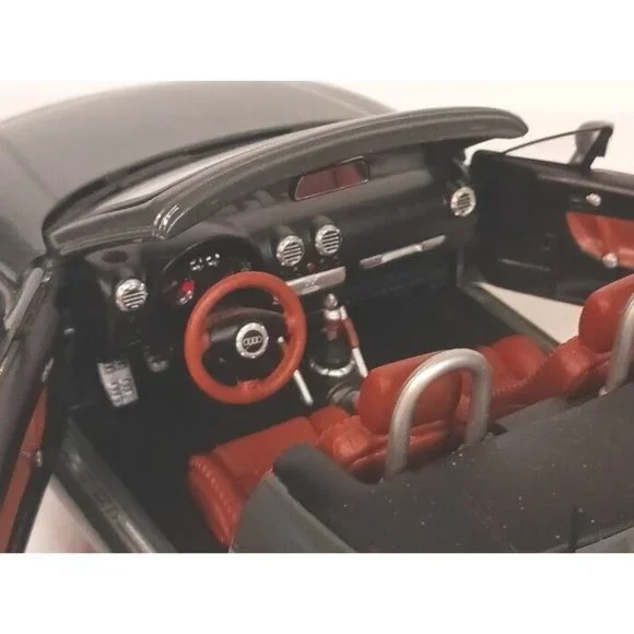 Maisto Audi TT Roadster Diecast 1:18 Scale Hood Trunk Doors Open Gray